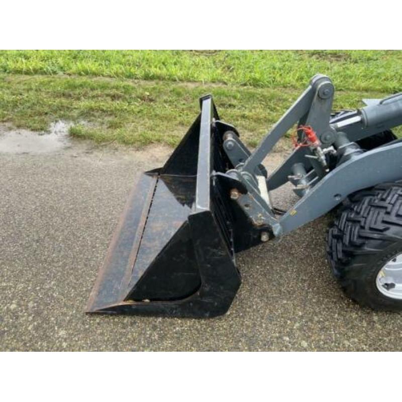 Giant D332 SWT X-TRA minishovel / Tevens Giant 452