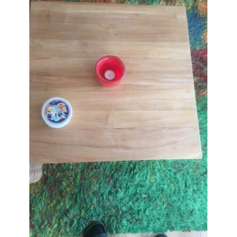 Rieten en houten salontafel