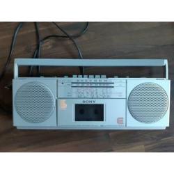 Sony CFS-2000L Portable Stereo Radio Cassette Recorder