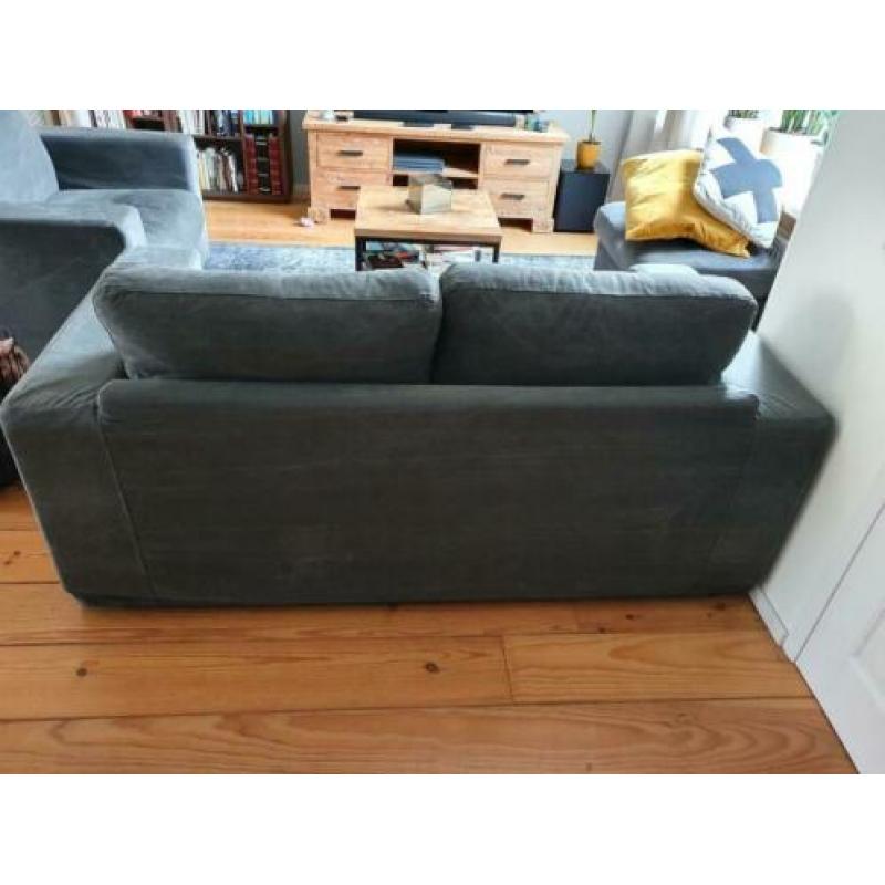 Grijze bank en loveseat (ook los van elkaar te koop)