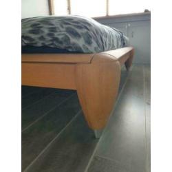 Zack design bed Teak met 2 Auping spiralen 90x200 en kastjes