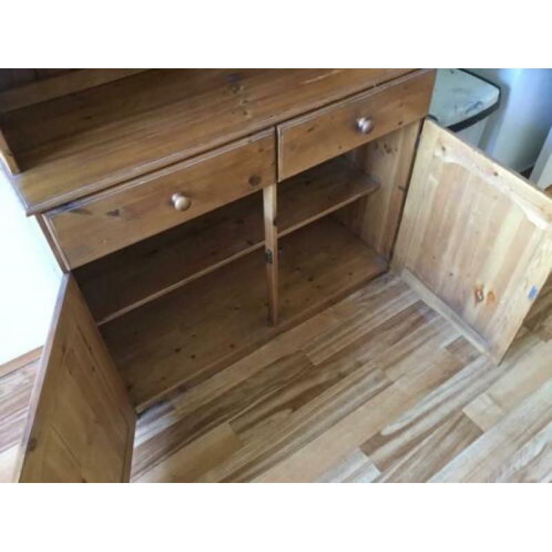 Houten servieskast