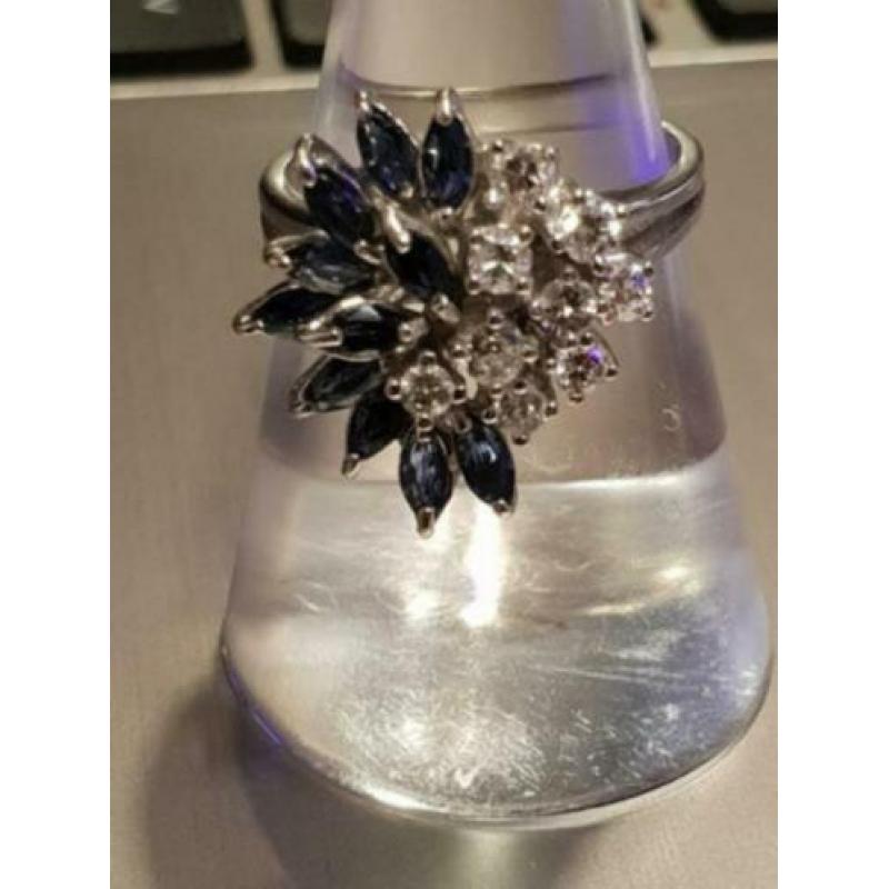 14 kt witgouden Cocktailring met Saffier en 0.46 crt Diamant