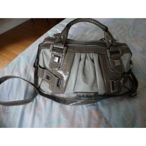 handtas van guess