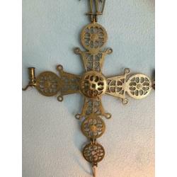 Byzantijns koperen kruis hangornament 2 kaarshouders 70 cm