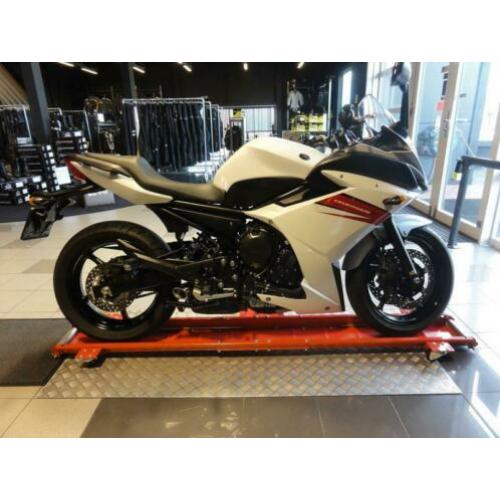 YAMAHA XJ6 (bj 2011)