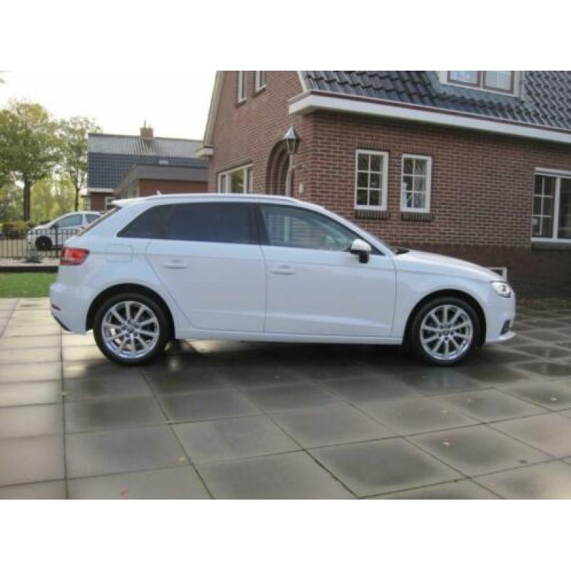 Audi A3 1.5 TFSI COD PRO LINE PLUS . LEER , XENON , NAV
