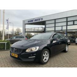 Volvo V60 2.0 D2 120 pk Momentum Business Euro 6 Navigatie T