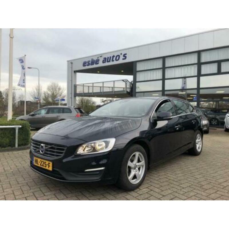 Volvo V60 2.0 D2 120 pk Momentum Business Euro 6 Navigatie T