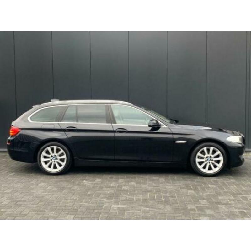 Bmw 5-SERIE 523I Touring Aut. Xenon Navi Leder Sportstoelen