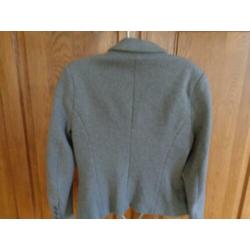Leuk grijs getailleerd Jasje met Blouse van Gustav maat S