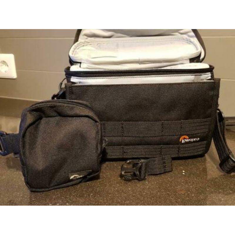 Cameratas: Lowepro ProTactic SH 120 AW