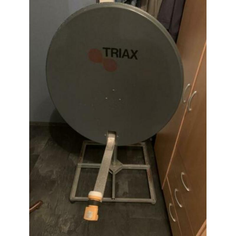 Triax 80 cm Schotelantenne met LNB in topstaat! Koopje!