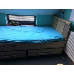 Bed steigerhout, twee lades