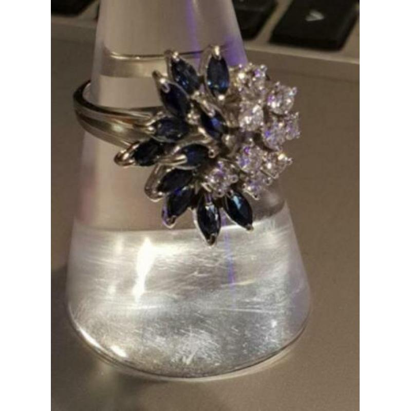 14 kt witgouden Cocktailring met Saffier en 0.46 crt Diamant
