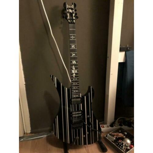 Schecter Synyster Custom S 2013 Sustainiac, Case en Strap