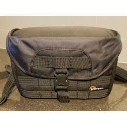 Cameratas: Lowepro ProTactic SH 120 AW