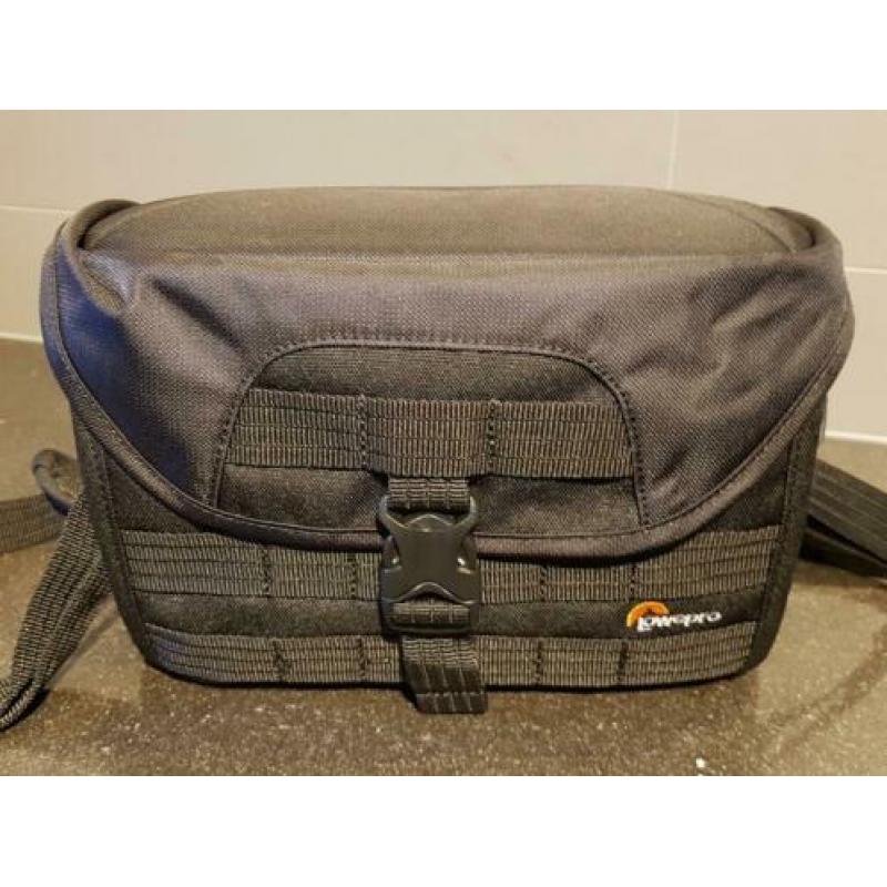 Cameratas: Lowepro ProTactic SH 120 AW