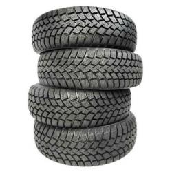 Winterbanden met velg en orginele Ford wieldoppen.