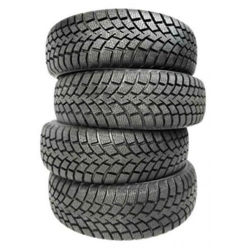 Winterbanden met velg en orginele Ford wieldoppen.