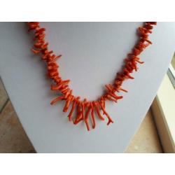 antieke bloedkoraal ketting met gouden slot
