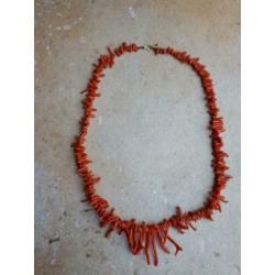 antieke bloedkoraal ketting met gouden slot