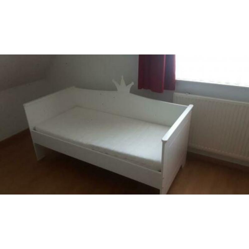 Peuterbed incl. Matras en hekje
