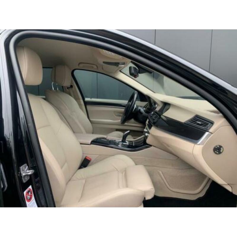 Bmw 5-SERIE 523I Touring Aut. Xenon Navi Leder Sportstoelen