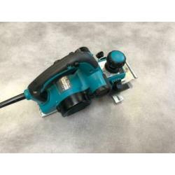 MAKITA SCHAAF KP0810C 82mm 1050W SCHAAFMACHINE ZWARE SERIE