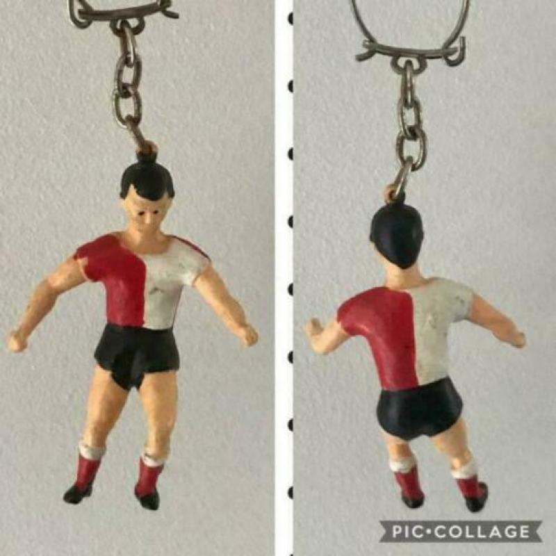 4 stuks retro sleutelhanger voetballer