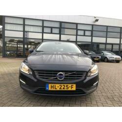 Volvo V60 2.0 D2 120 pk Momentum Business Euro 6 Navigatie T