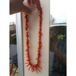 antieke bloedkoraal ketting met gouden slot