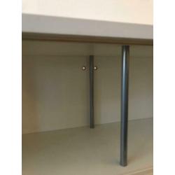 Wit CD-rek voor aan de wand