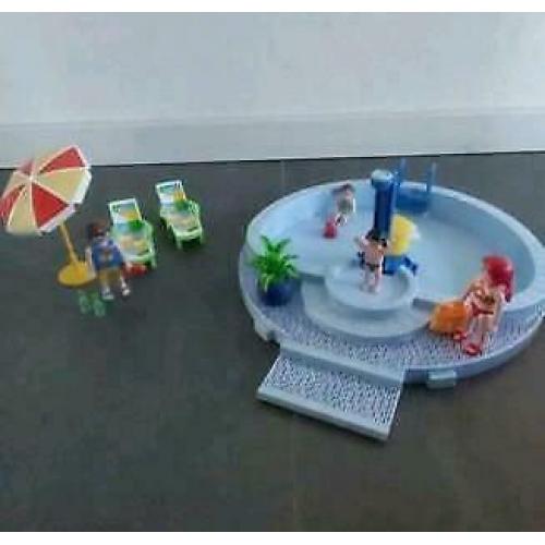 Playmobil zwembad met werkende douche.