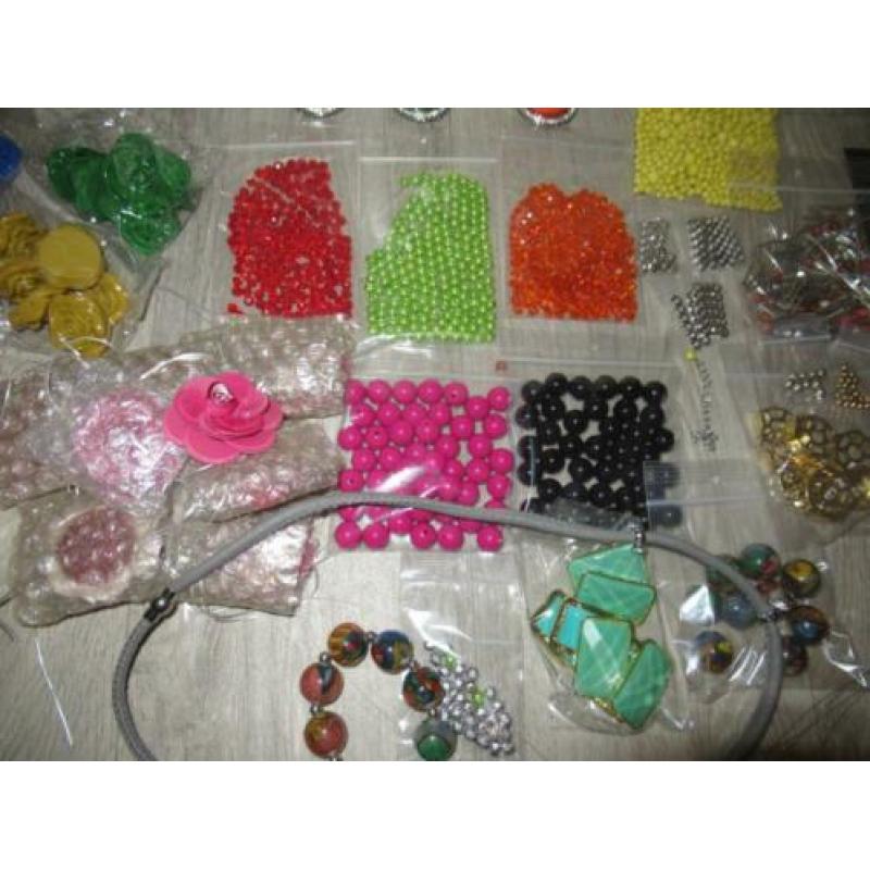 Pakket 1) materialen en accessoires sieraden maken 1,7 kilo