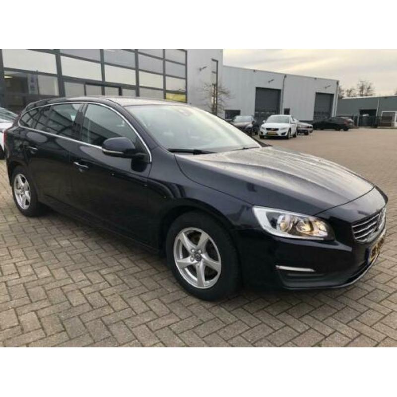 Volvo V60 2.0 D2 120 pk Momentum Business Euro 6 Navigatie T