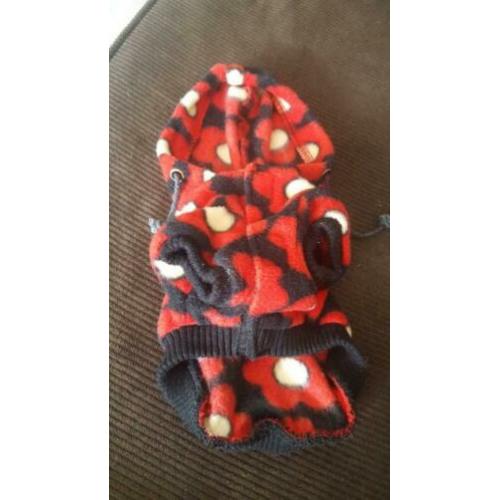 4 stuks hondenkleding te koop.