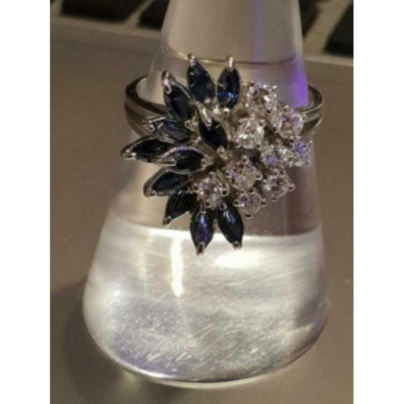 14 kt witgouden Cocktailring met Saffier en 0.46 crt Diamant