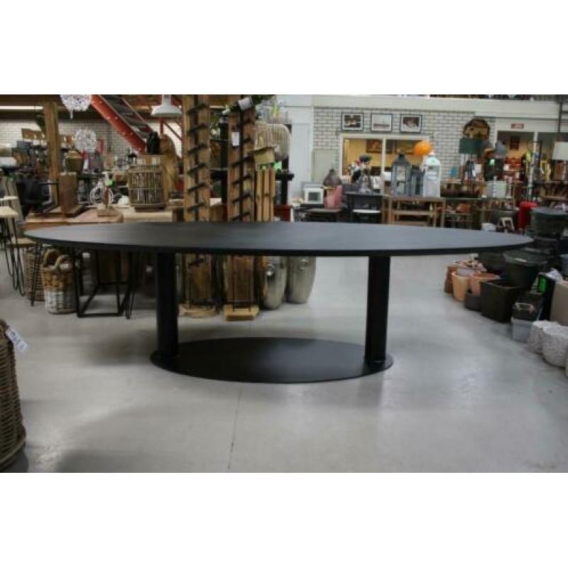 Grote eettafel ovaal zwart Hamilton Eleonora metaal hout