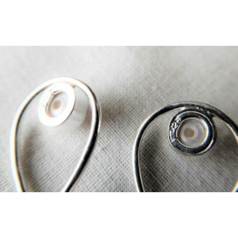 Sterling zilveren oorbellen / oorhangers met pareltje