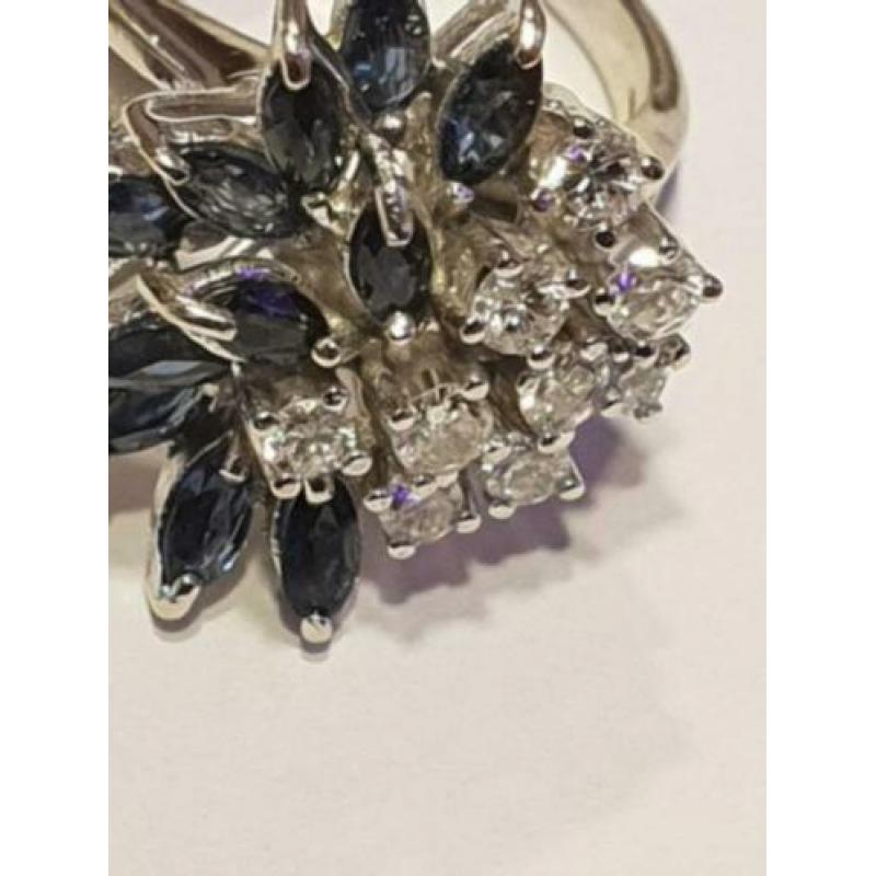 14 kt witgouden Cocktailring met Saffier en 0.46 crt Diamant