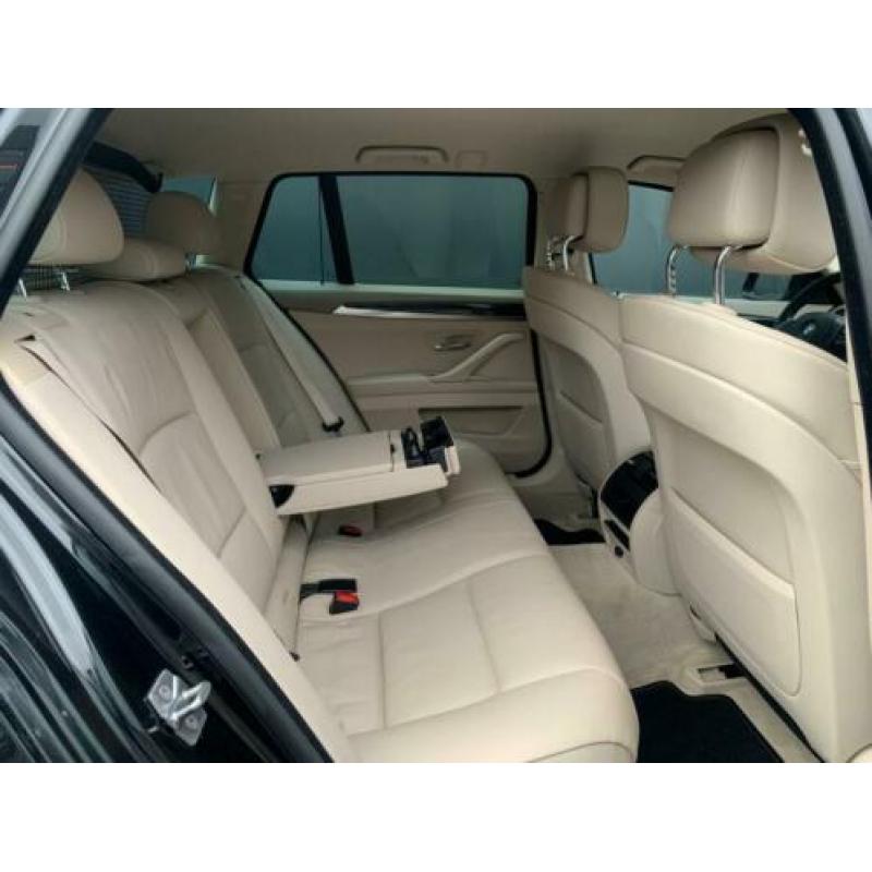Bmw 5-SERIE 523I Touring Aut. Xenon Navi Leder Sportstoelen