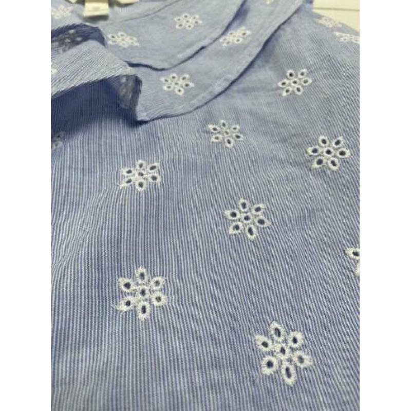 Blauwe broderie top met roesjes, nieuw staat