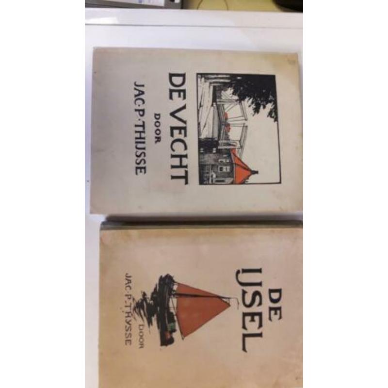 2 heel oude boeken met plaatjes van jaar 1916