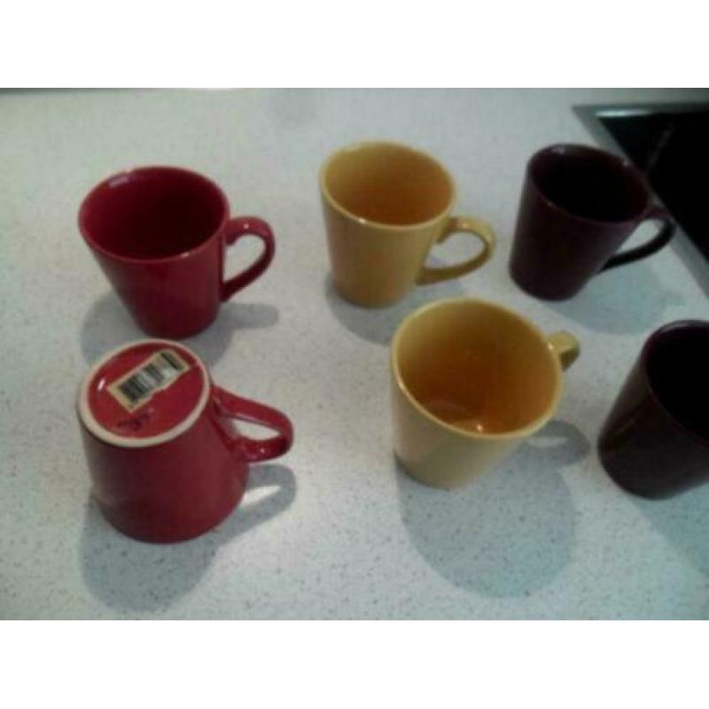 diverse drink bekers
