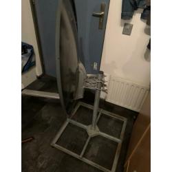 Triax 80 cm Schotelantenne met LNB in topstaat! Koopje!