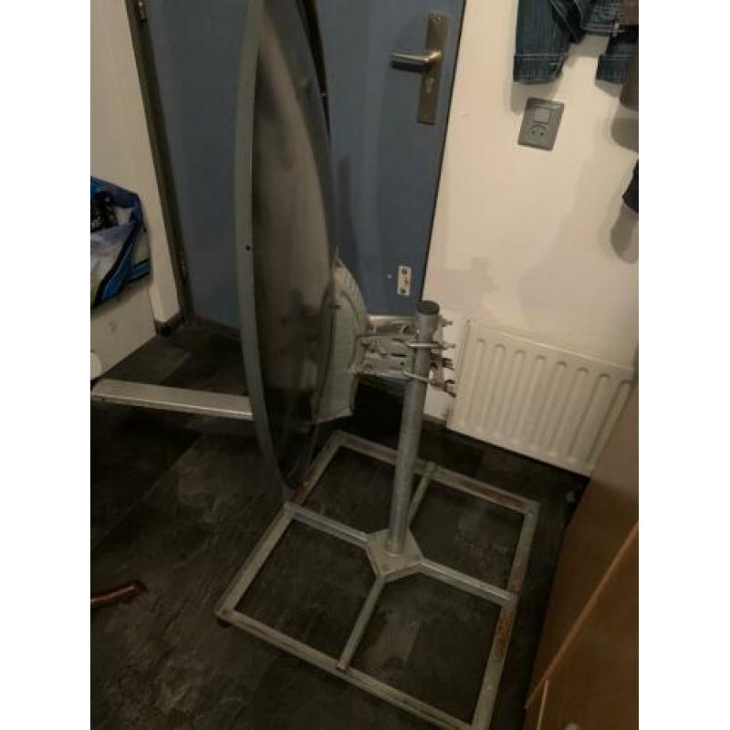 Triax 80 cm Schotelantenne met LNB in topstaat! Koopje!
