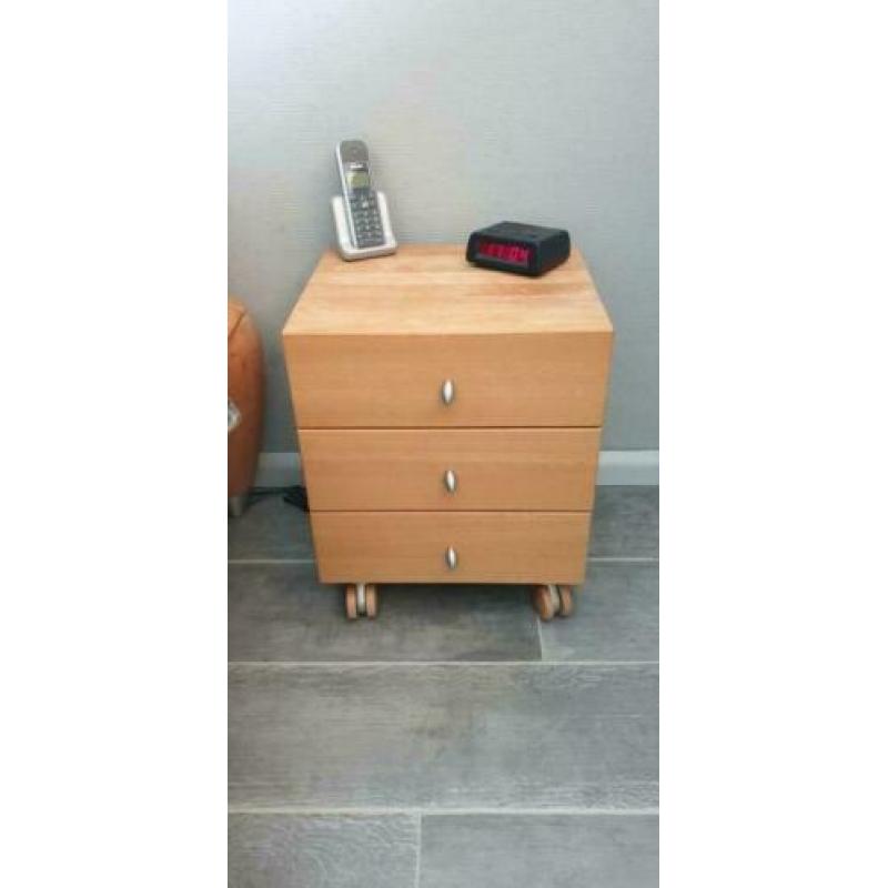 Zack design bed Teak met 2 Auping spiralen 90x200 en kastjes