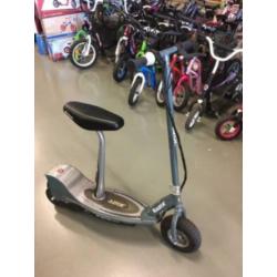 Razor Elektrische Step E300 S +zadel zit uit voorraad €264