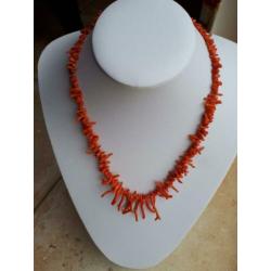antieke bloedkoraal ketting met gouden slot
